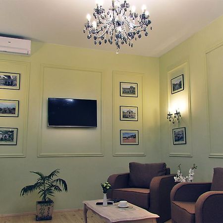 Classic Apartment On Zhukovskoho Odessa Buitenkant foto