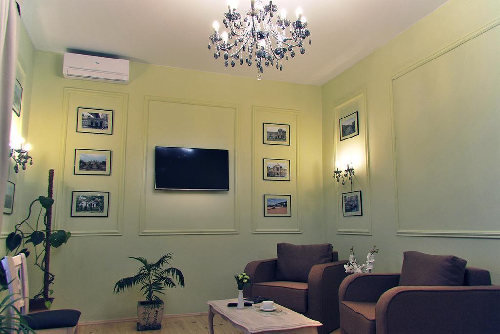 Classic Apartment On Zhukovskoho Odessa Buitenkant foto